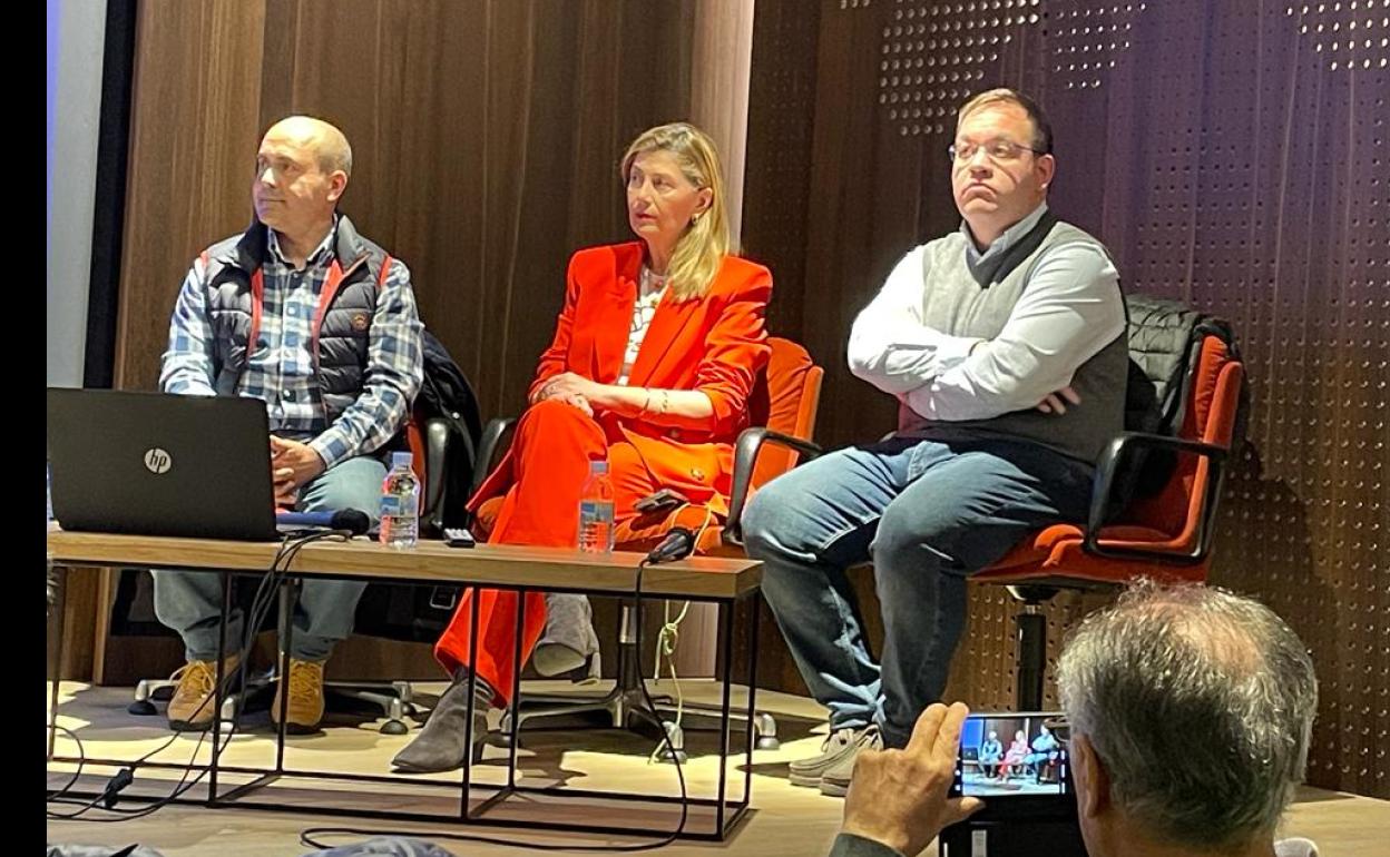 La Secretaría de Patrimonio del PSOE de León, en nombre de todo el partido, ha realizado un homenaje a la labor de la asociación Promonumenta, que este pasado 2022 ha cumplido 30 años.