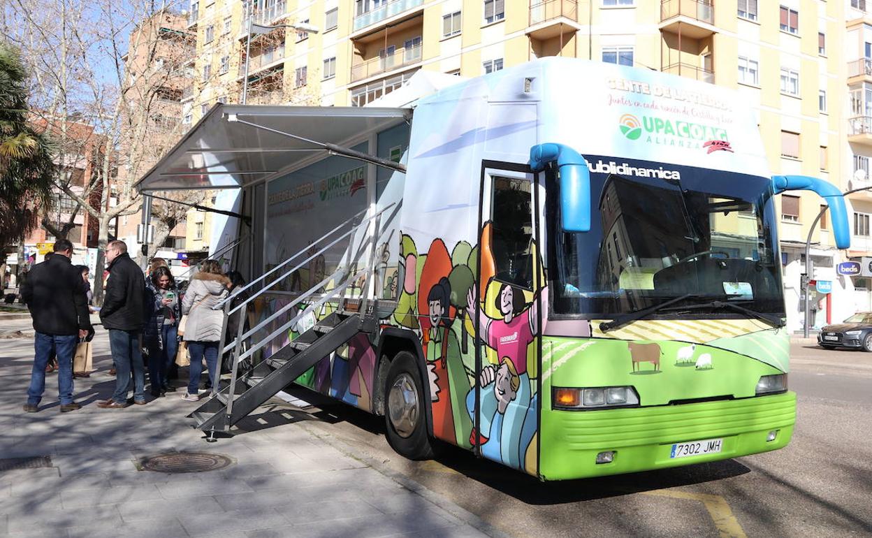 La Alianza UPA-COAG presenta el autobús de la campaña para las Elecciones Agrarias