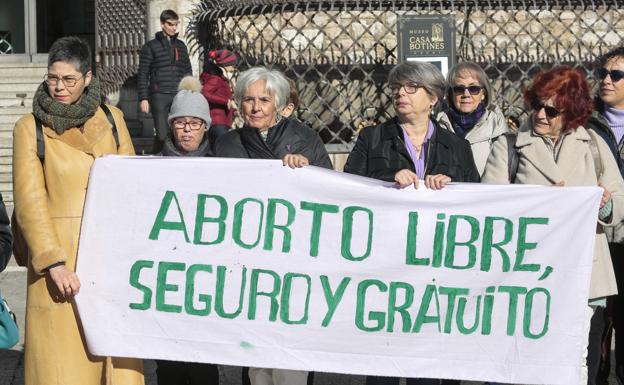 Concentración de movimiento feminista de León en la Plaza de Botines