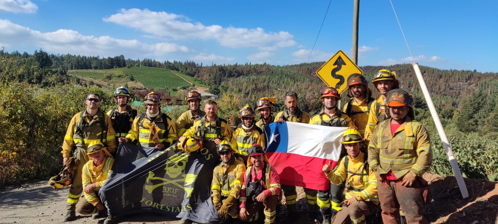 La Brigada de Refuerzo en Incendios Forestales con base en Tabuyo del Monte realiza su primera misión de apoyo internacional en Chile. Colaboración, empeño y sacrificio, sus banderas en esta intervención. 