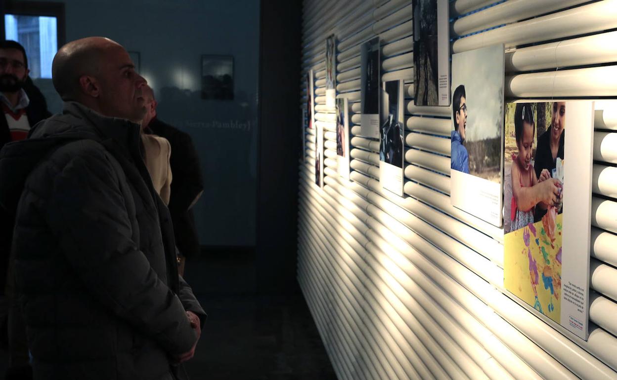 Inauguración de la exposición itinerante 'Un feliz viaje por la vida' de la Federación Autismo de Castilla y León.