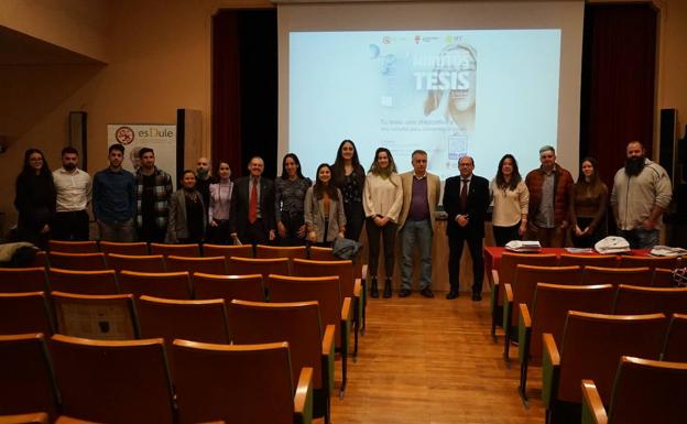 Participantes y jurado en la priemera semifinal de la cuarta edición del concurso en León.