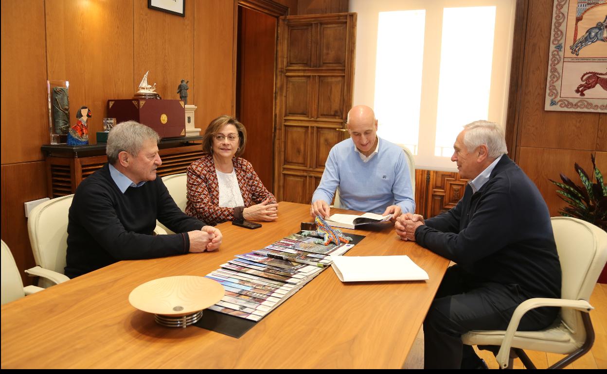 También ha participado en este encuentro el ex presidente de la Federación de Asociaciones del Camino de Santiago, Luis Gutiérrez Perrino