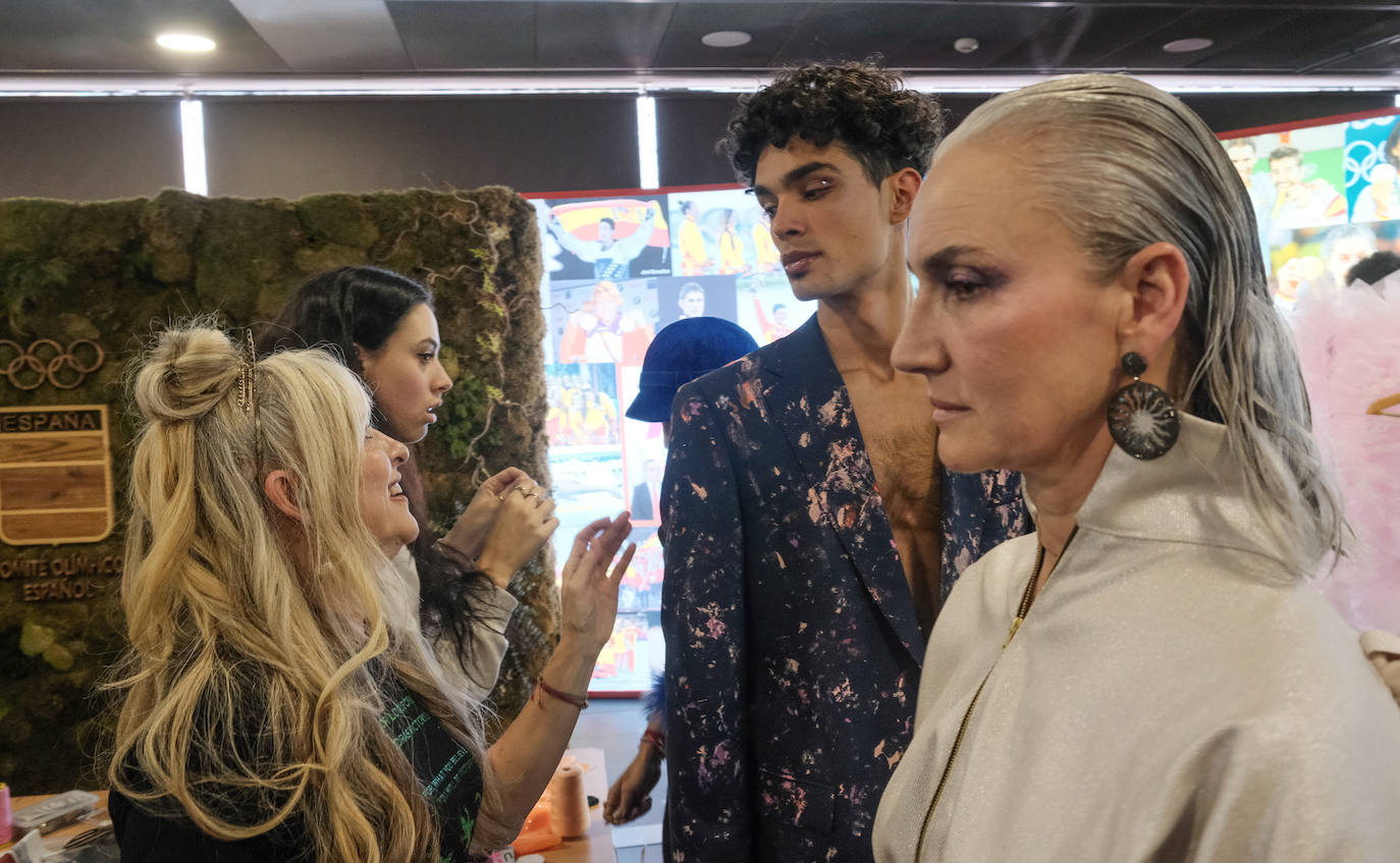 León triunfa en la Fashion Week de la mano de María Lafuente. La diseñadora convierte su icónico desfile en un alegato contra la violencia de género. Lafuente presentó la colección 'Inefable' en el Comité Olímpico Español, en el marco de la Mercedes-Benz Fashion Week.