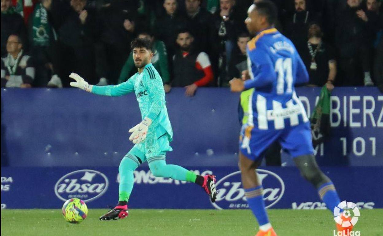 La Ponferradina recibe en El Toralín este sábado, a las 18:30 horas, al Levante, equipo que suma 18 jornadas sin conocer la derrota y que es candidato claro al ascenso a Primera.