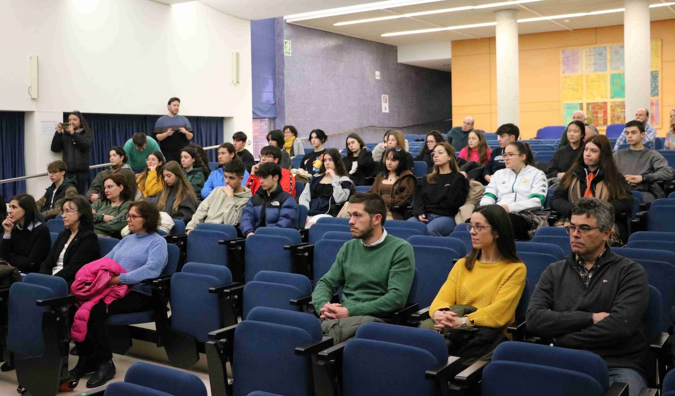 La Facultad de Biológicas y la Escuela de Minas han acogido hoy la IV edición de la Olimpiada de Geología.