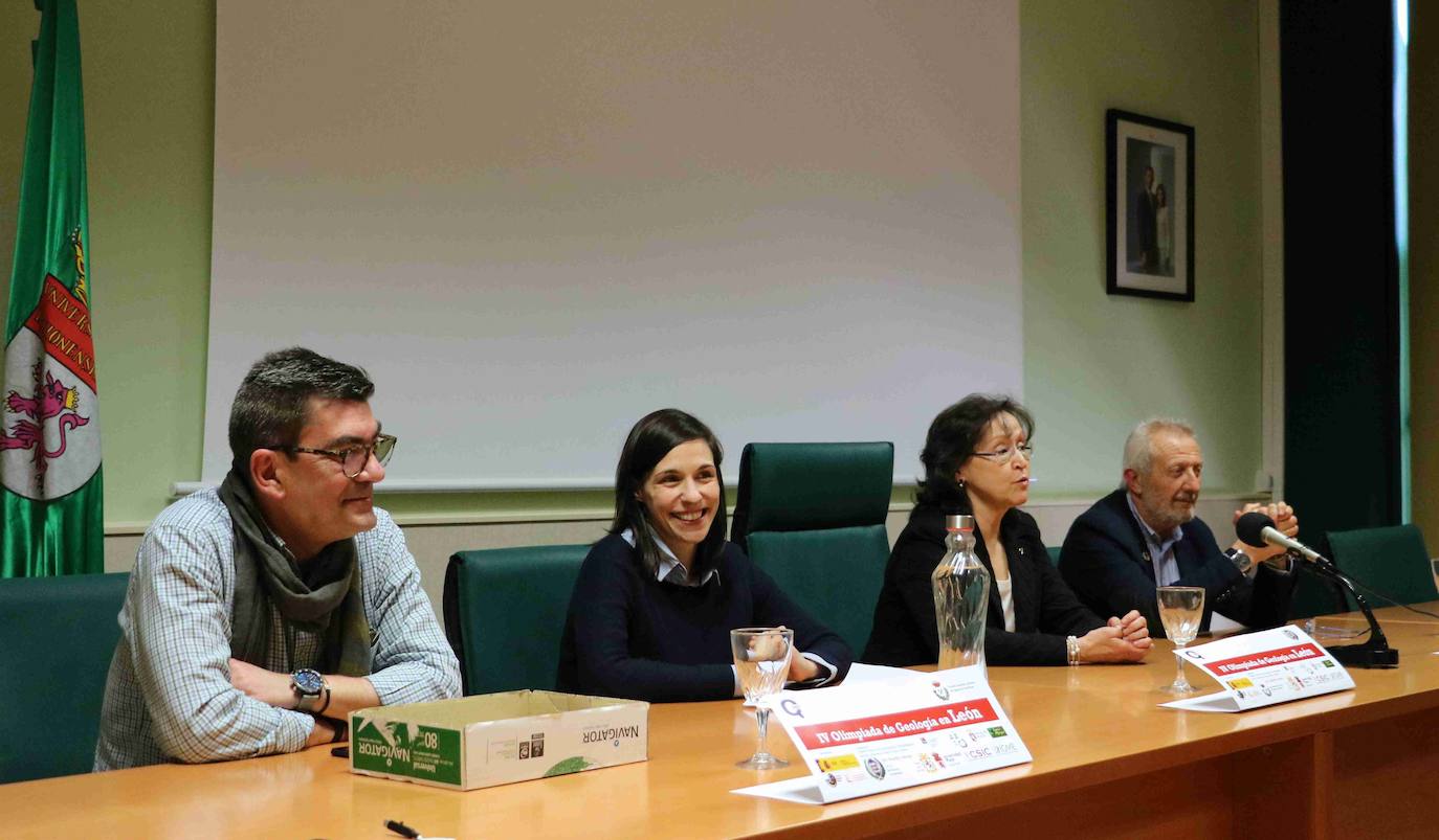 La Facultad de Biológicas y la Escuela de Minas han acogido hoy la IV edición de la Olimpiada de Geología.