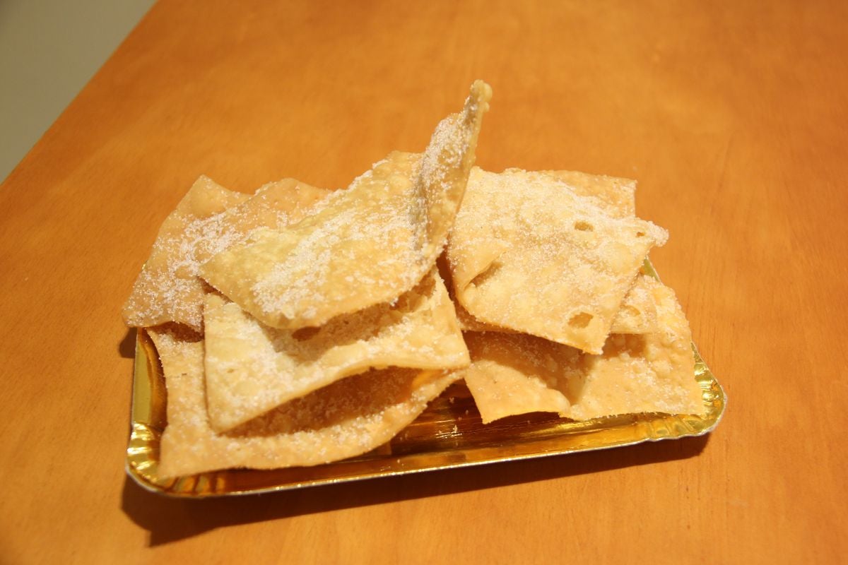 Las confiterías de la ciudad se llenan durante estos días de los dulces más típicos de carnaval.