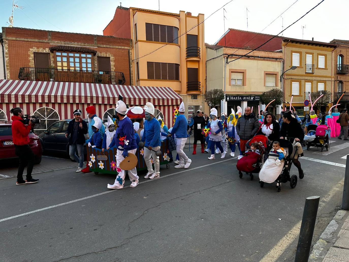 La localidad facundina ha celebrado su tradicional desfile de carnaval donde no han faltado los disfraces más originales y sin olvidar los clásicos.