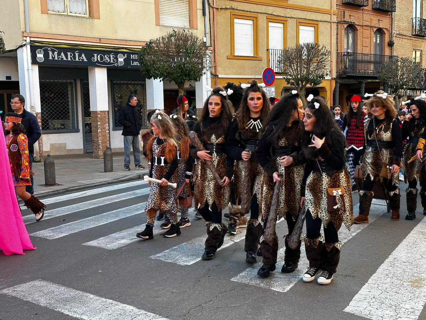 La localidad facundina ha celebrado su tradicional desfile de carnaval donde no han faltado los disfraces más originales y sin olvidar los clásicos.