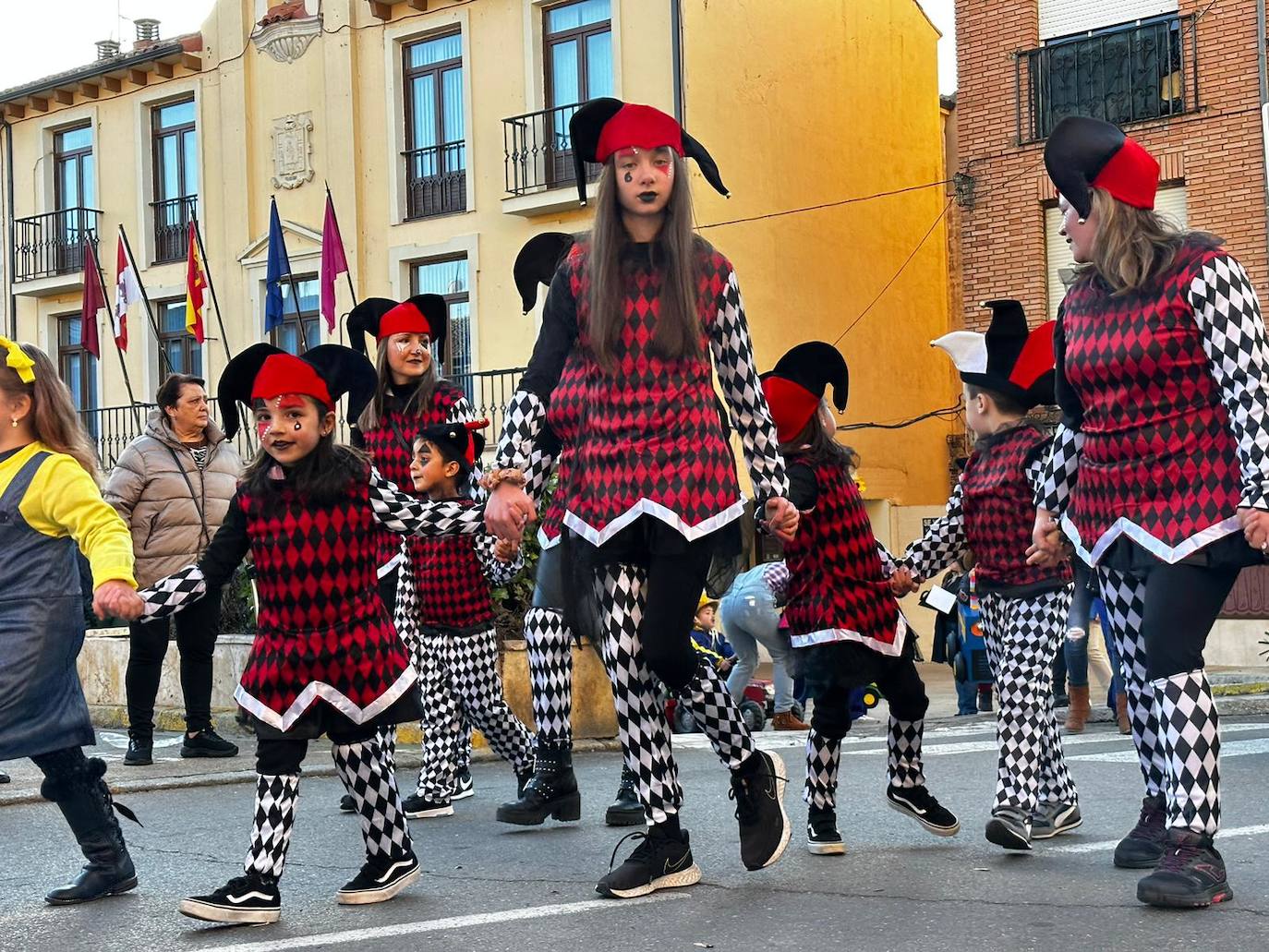 La localidad facundina ha celebrado su tradicional desfile de carnaval donde no han faltado los disfraces más originales y sin olvidar los clásicos.