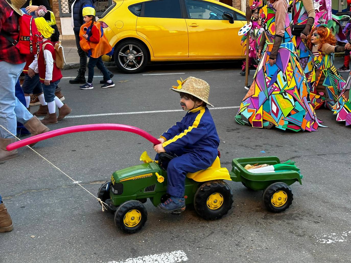 La localidad facundina ha celebrado su tradicional desfile de carnaval donde no han faltado los disfraces más originales y sin olvidar los clásicos.