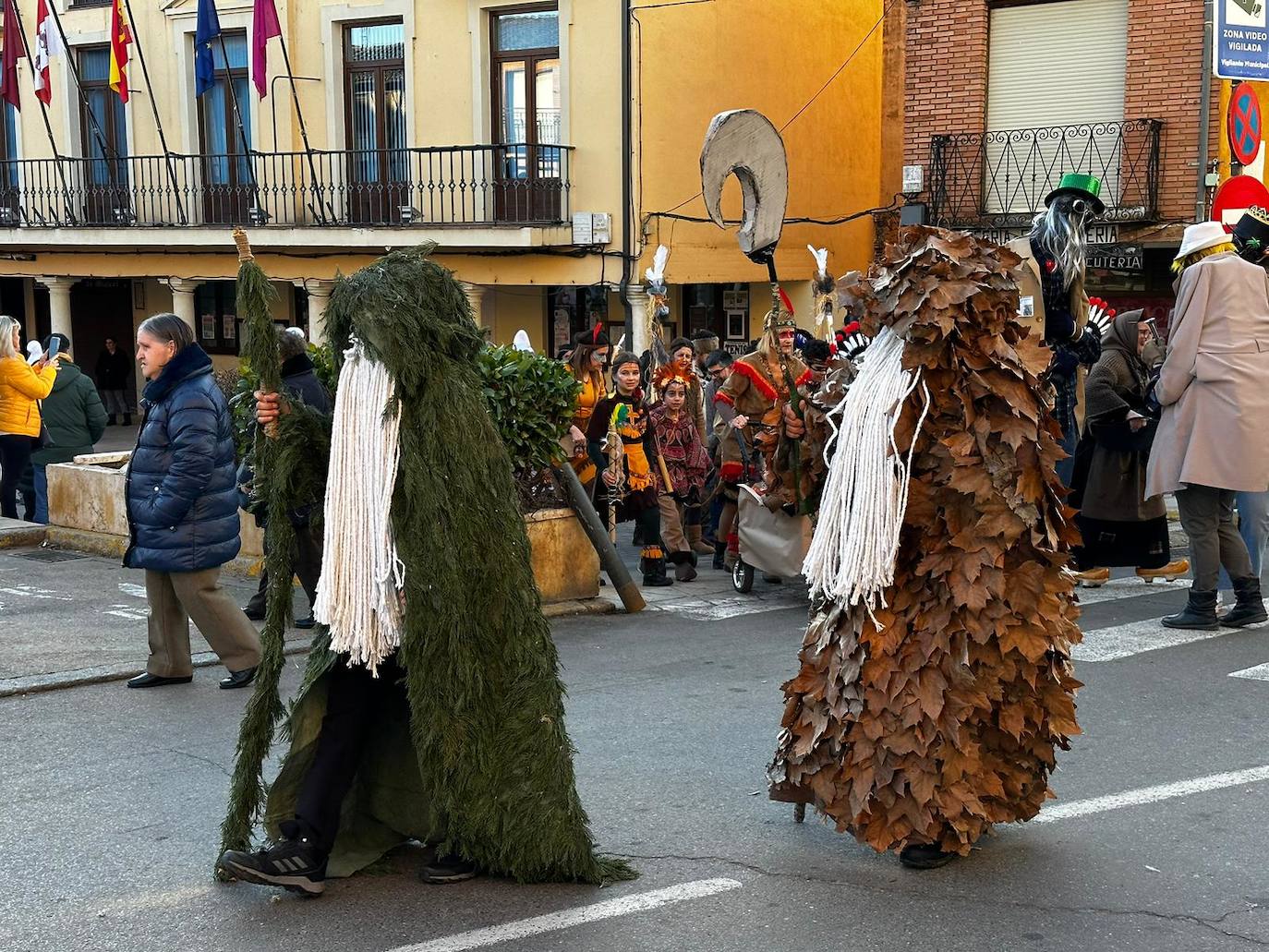 La localidad facundina ha celebrado su tradicional desfile de carnaval donde no han faltado los disfraces más originales y sin olvidar los clásicos.