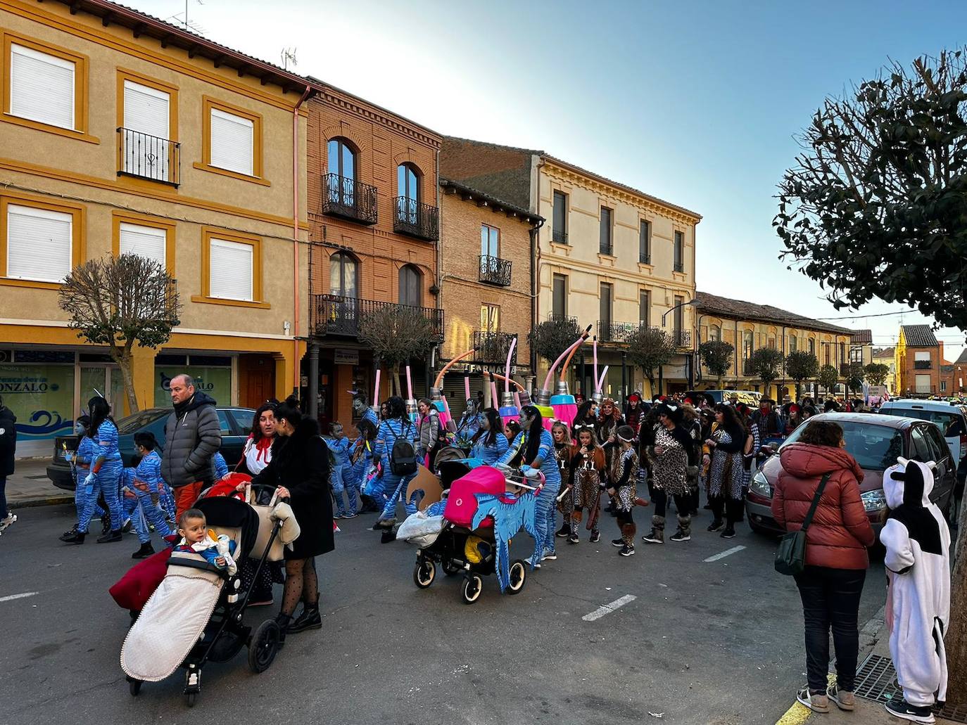 La localidad facundina ha celebrado su tradicional desfile de carnaval donde no han faltado los disfraces más originales y sin olvidar los clásicos.