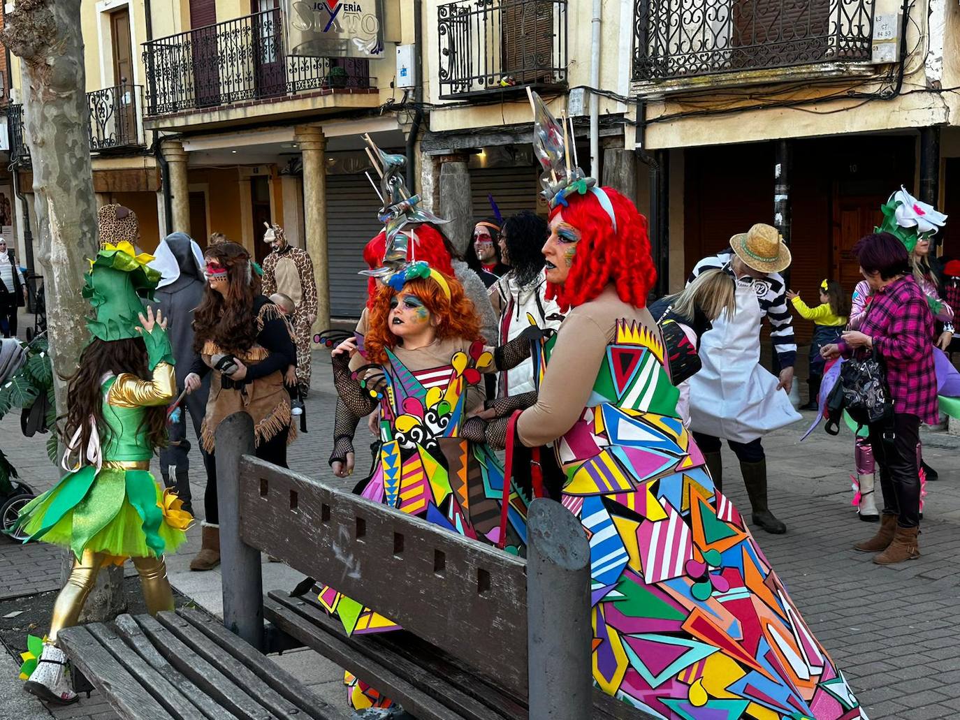 La localidad facundina ha celebrado su tradicional desfile de carnaval donde no han faltado los disfraces más originales y sin olvidar los clásicos.