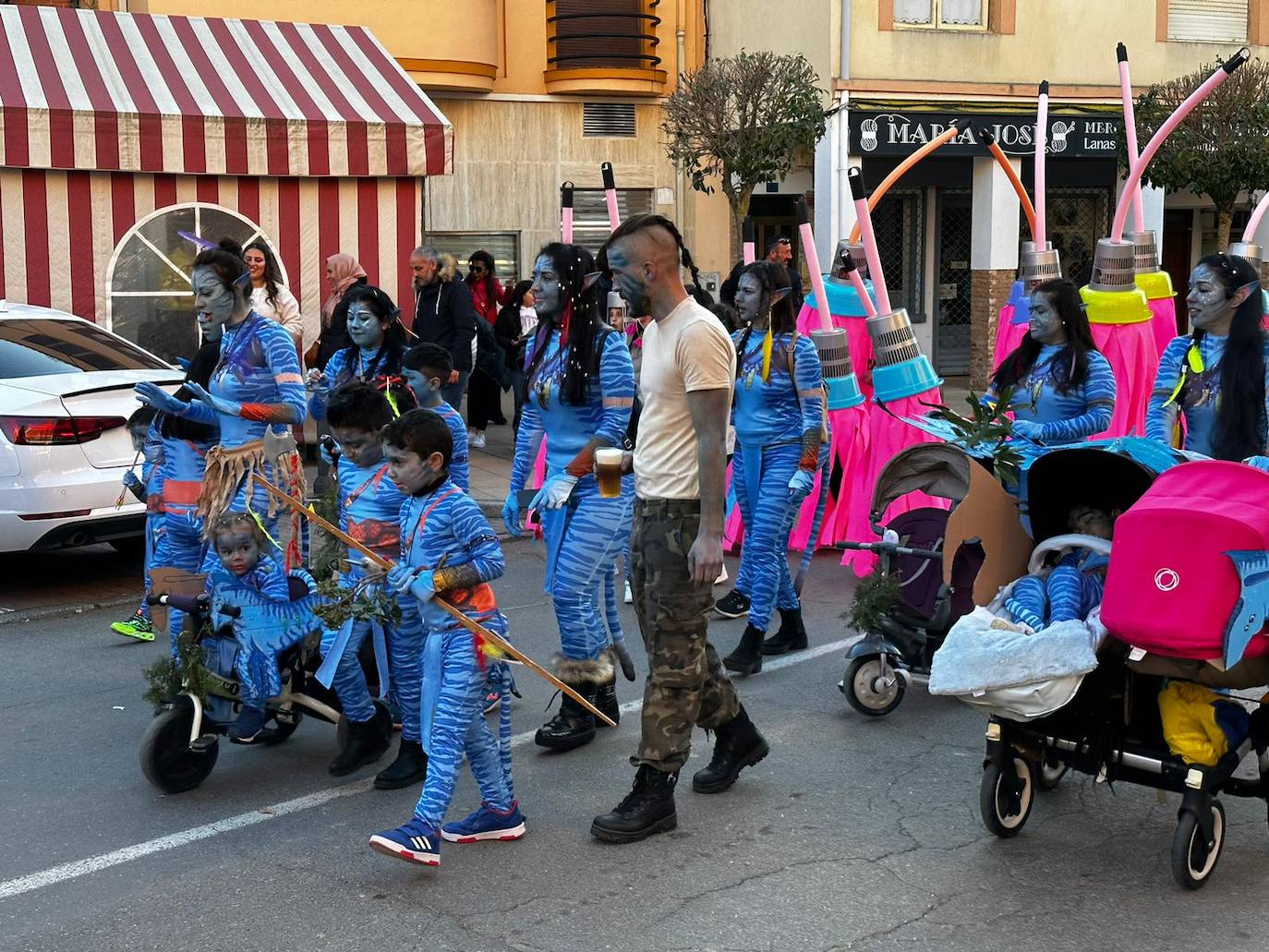 La localidad facundina ha celebrado su tradicional desfile de carnaval donde no han faltado los disfraces más originales y sin olvidar los clásicos.