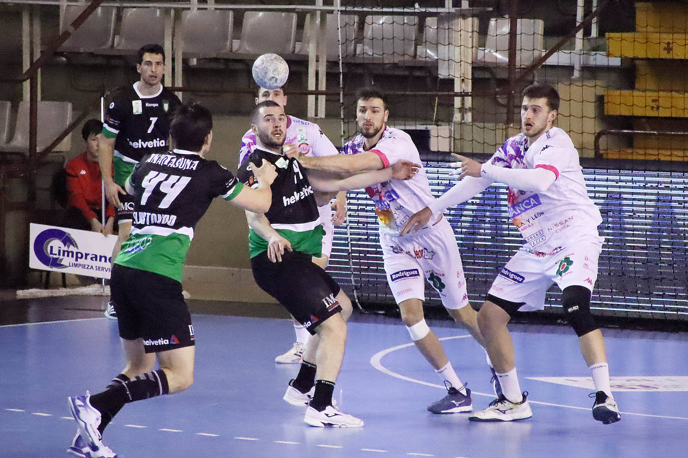 Partido disputado en el Palacio de los Deportes