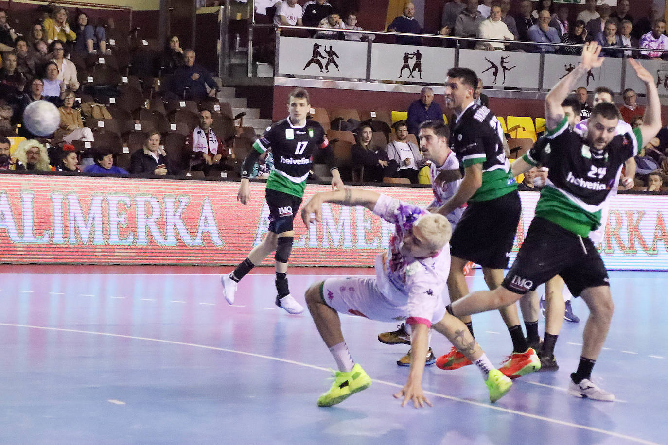 Partido disputado en el Palacio de los Deportes