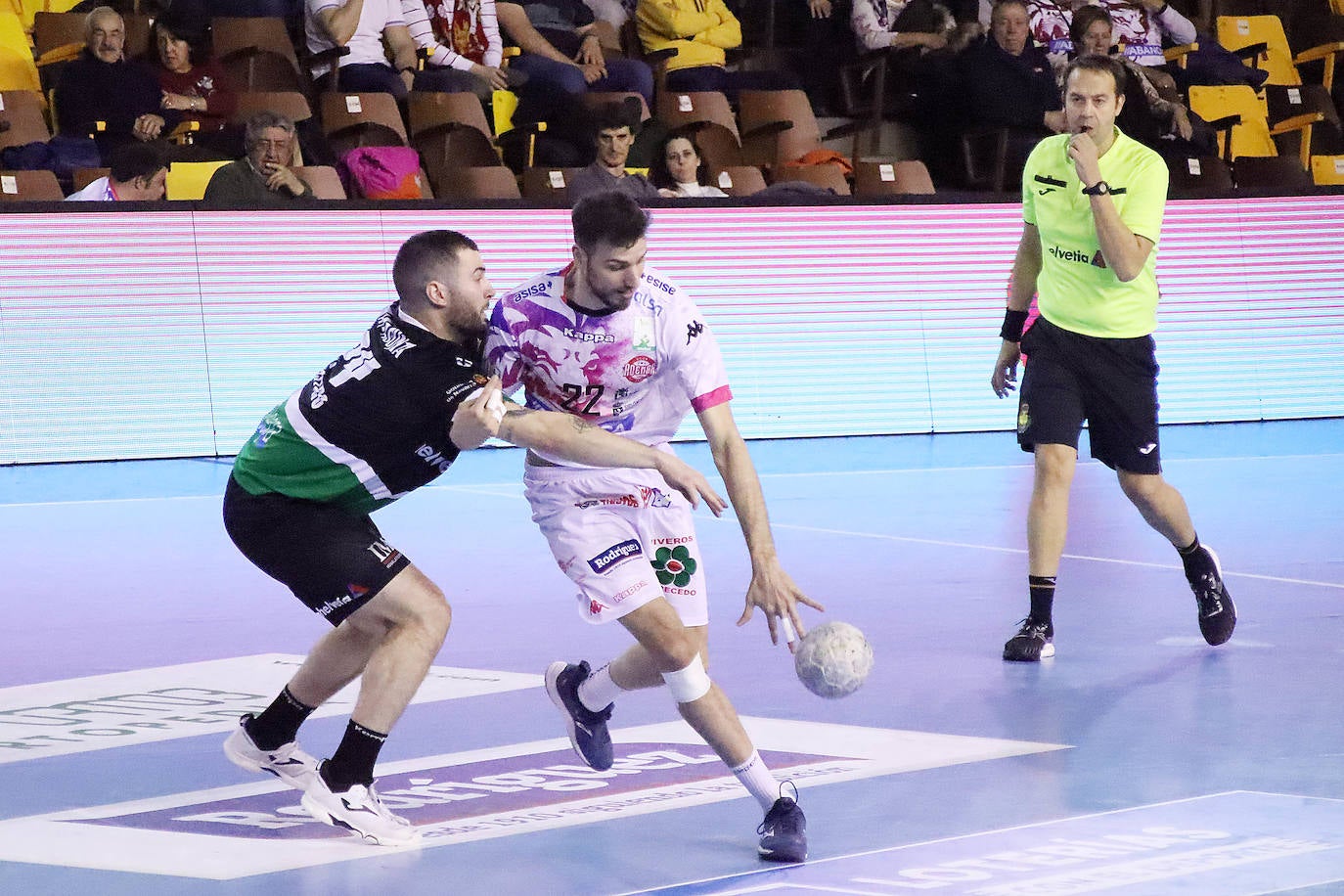 Partido disputado en el Palacio de los Deportes