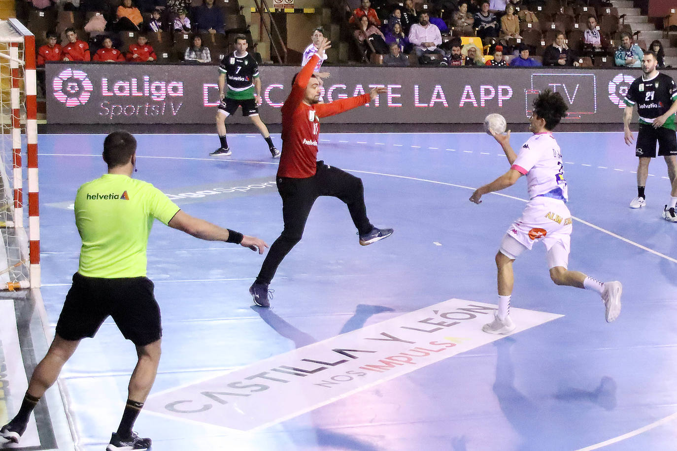 Partido disputado en el Palacio de los Deportes