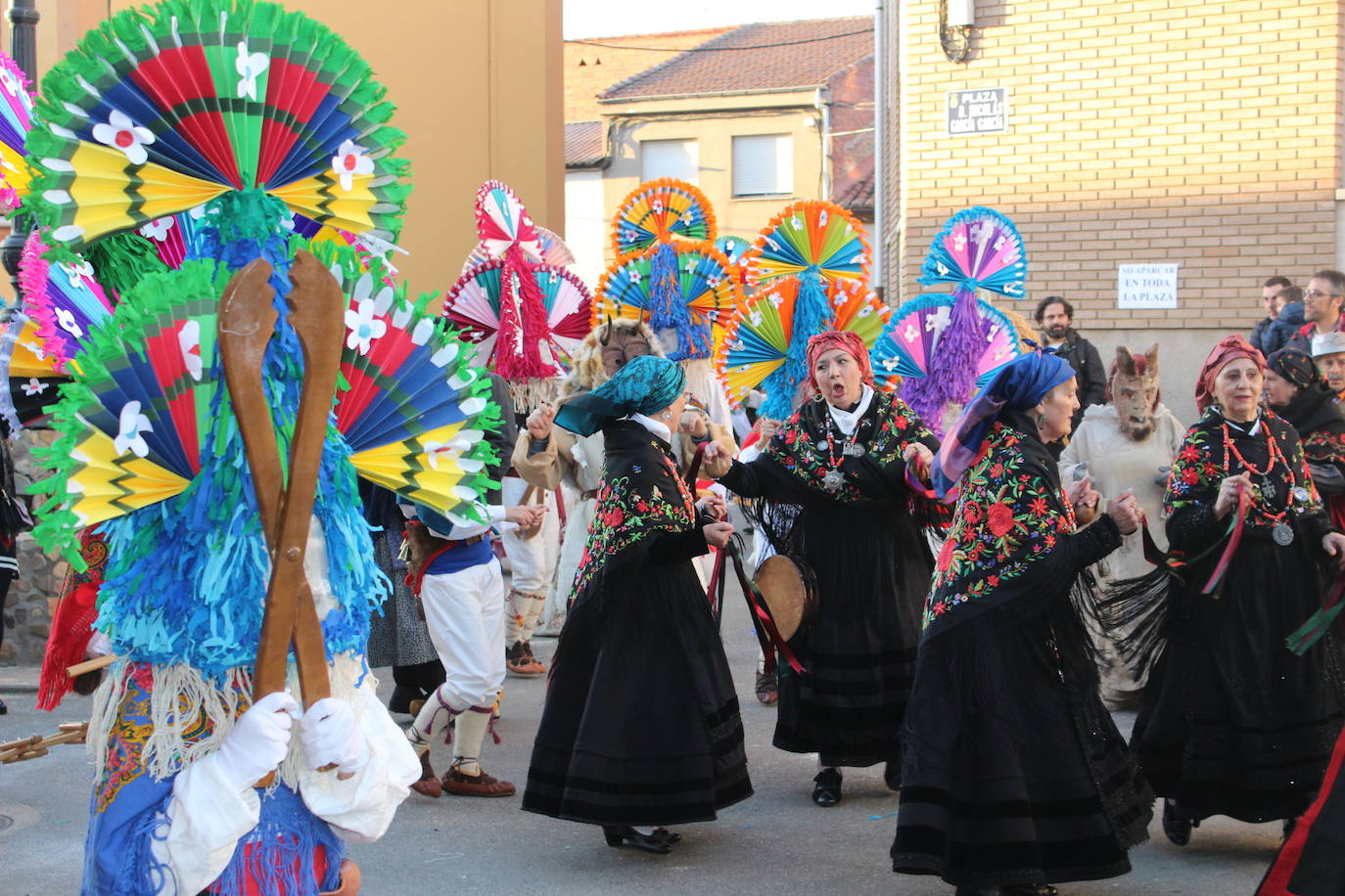 Cimanes del Tejar ha celebrado una de sus fiestas más enraizadas, el antruejo más tradicional