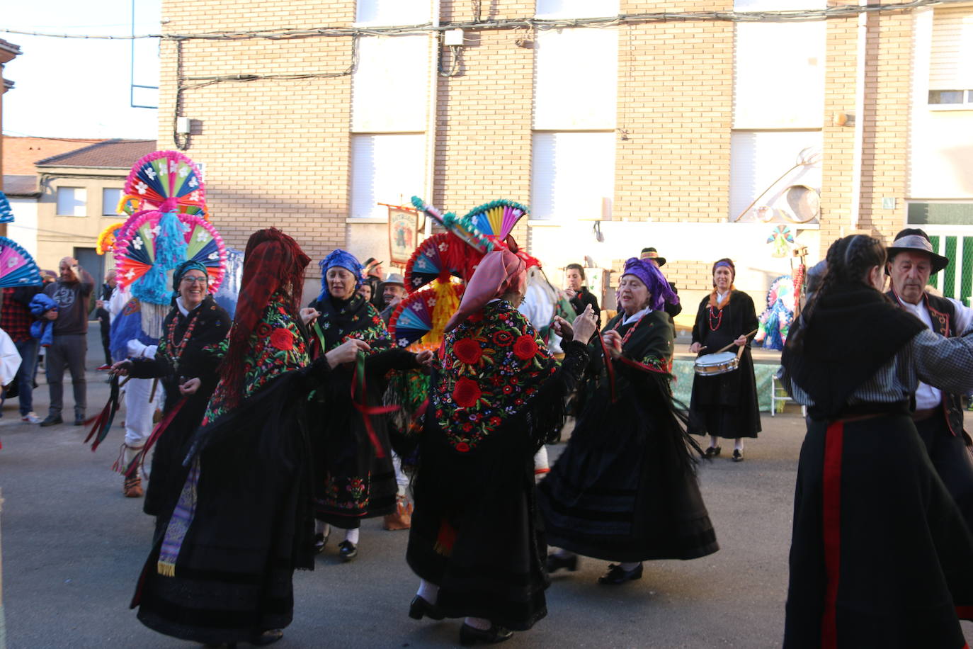 Cimanes del Tejar ha celebrado una de sus fiestas más enraizadas, el antruejo más tradicional