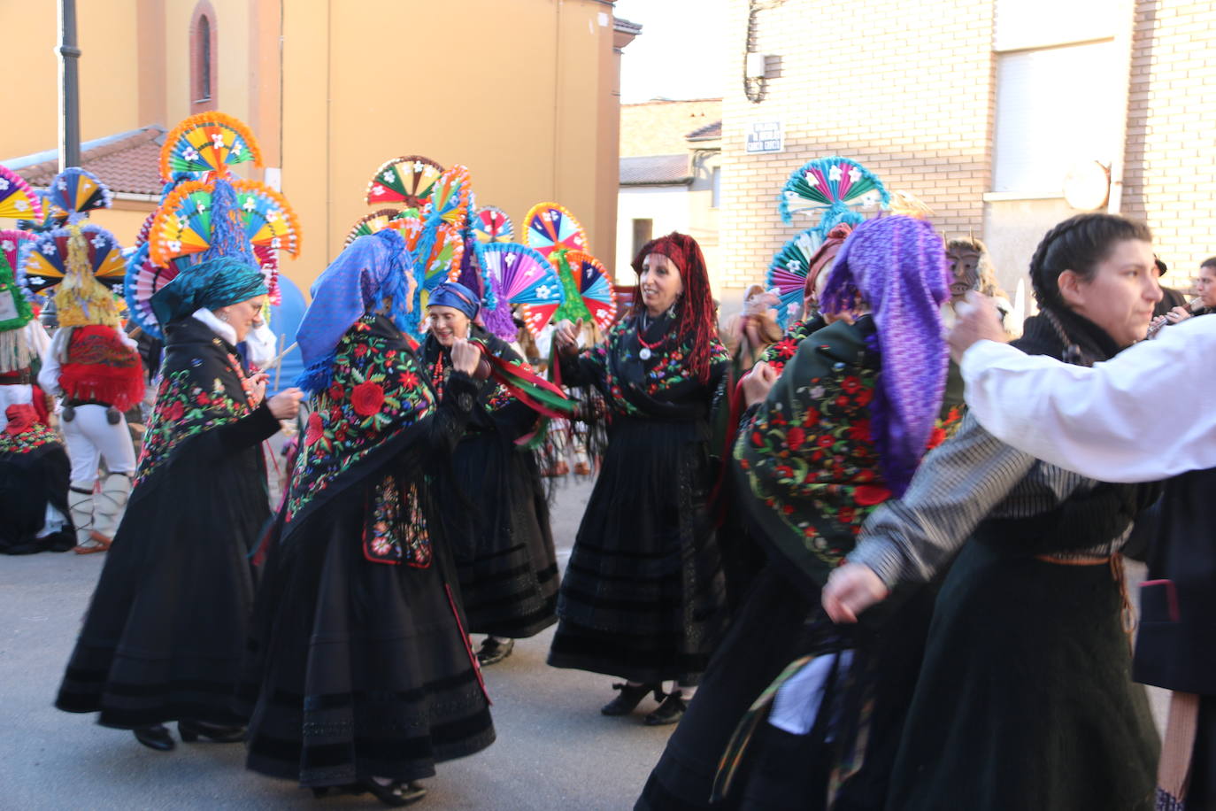 Cimanes del Tejar ha celebrado una de sus fiestas más enraizadas, el antruejo más tradicional