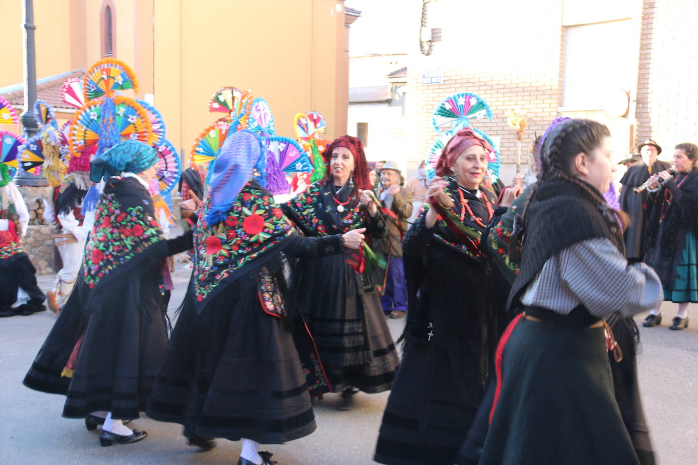 Cimanes del Tejar ha celebrado una de sus fiestas más enraizadas, el antruejo más tradicional