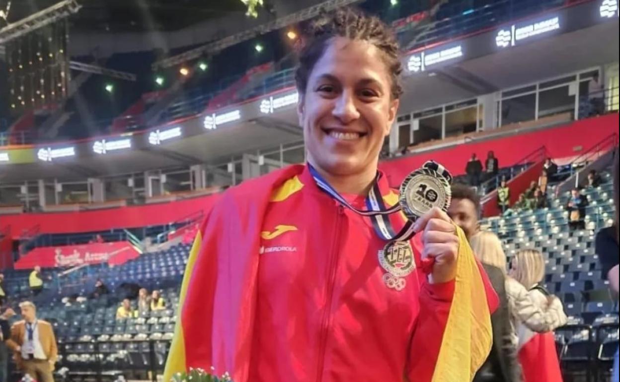 La astorgana Raquel González se alza con la plata mundial del IMMAF.
