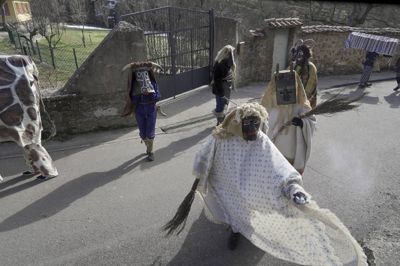 Dicen en Villalfeide que sus 'Caretos' «no son los más bonitos», pero están orgullosos de haber recuperado una tradición.