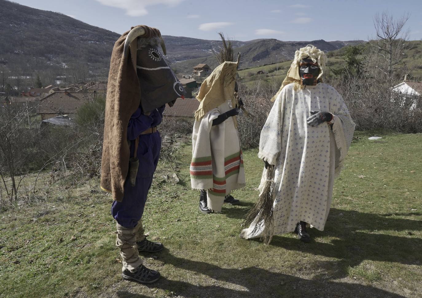 Dicen en Villalfeide que sus 'Caretos' «no son los más bonitos», pero están orgullosos de haber recuperado una tradición.