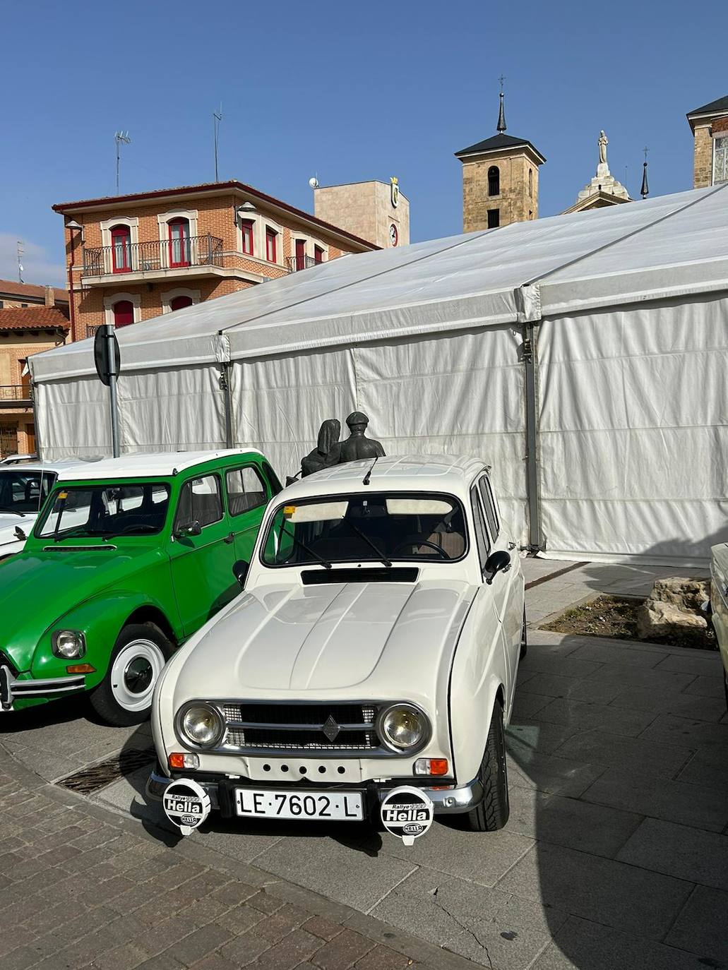 La 102ª Feria de Febrero ha tocado a su fin en una soleada mañana de domingo con miles de personas circulando por las calles de Valencia de Don Juan..