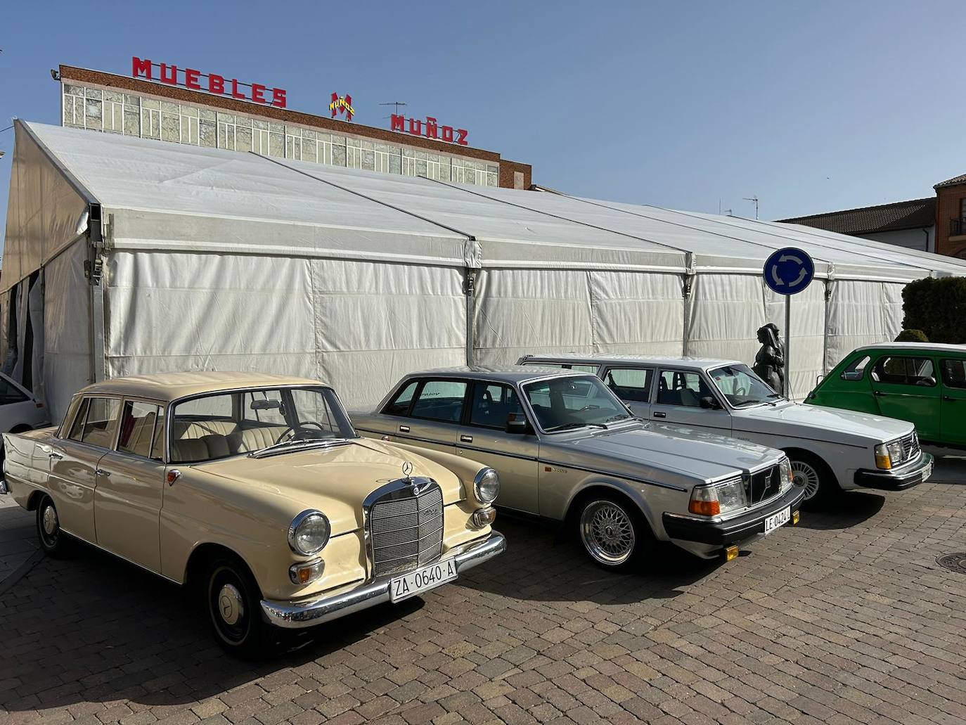 La 102ª Feria de Febrero ha tocado a su fin en una soleada mañana de domingo con miles de personas circulando por las calles de Valencia de Don Juan..