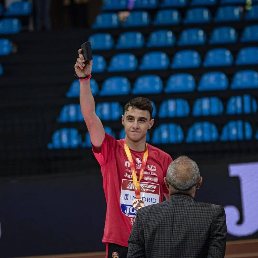 Los atletas leoneses hacen historia en el Campeonato de España de pista Cubierta.