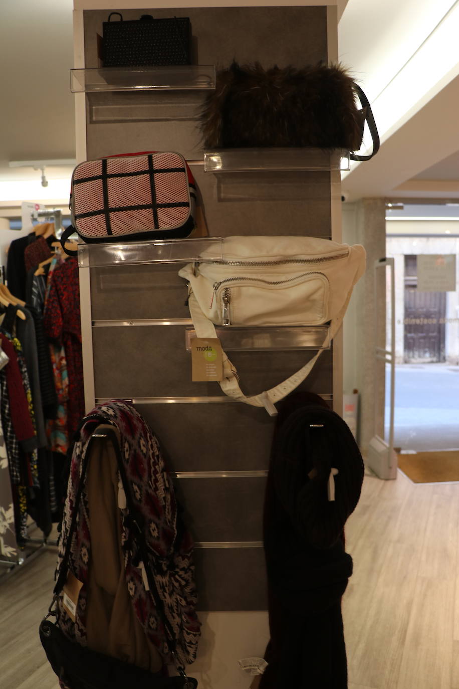 La tienda de ropa de segunda mano en León, Moda Re-.