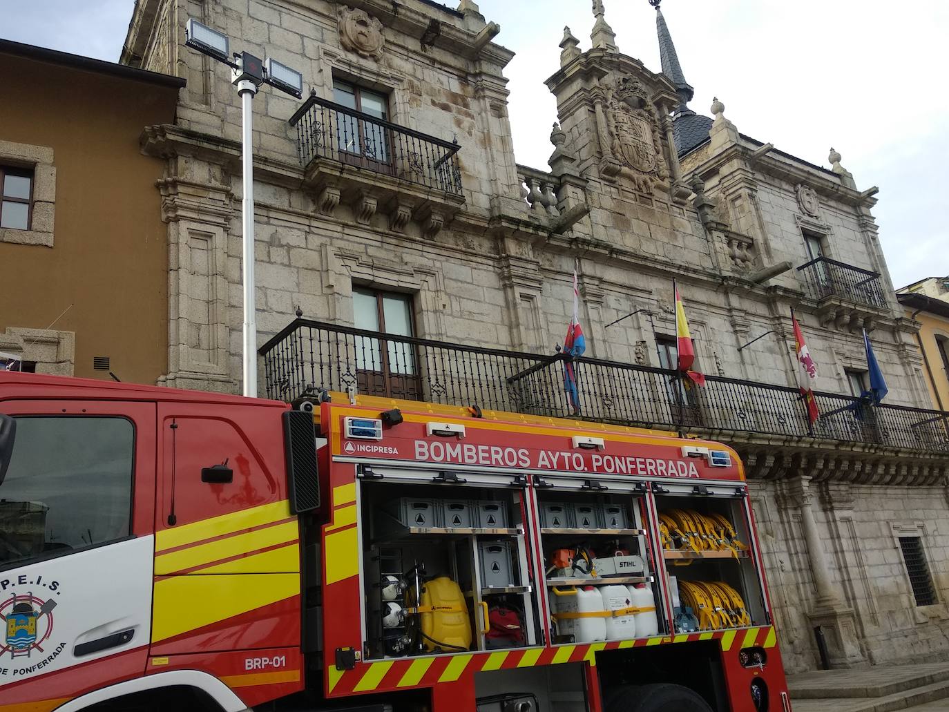 Presentación del nuevo camión de Bomberos de Ponferrada.