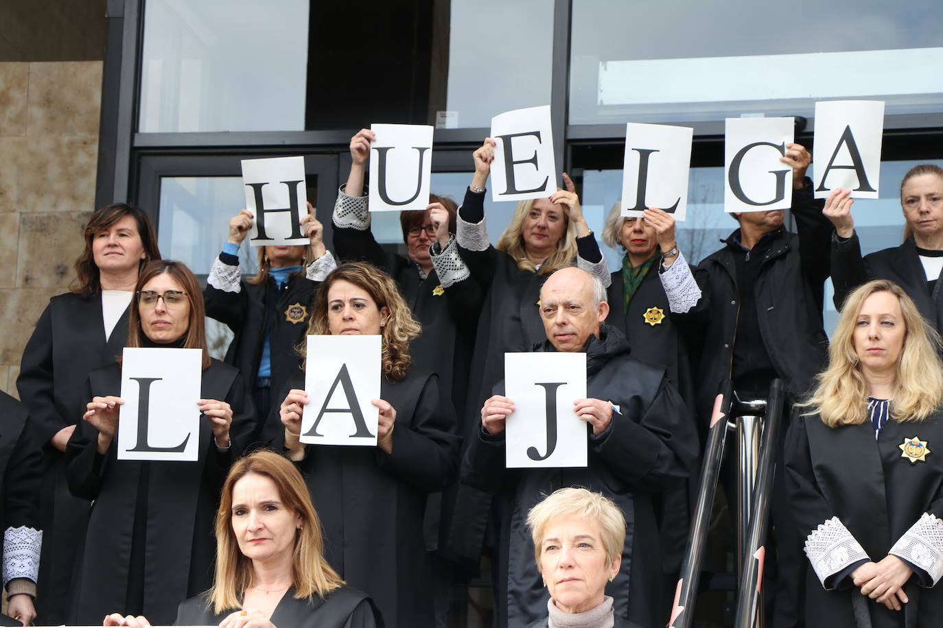 Este viernes se cumple un mes de huelga indefinida en el colectivo de letrados de adminsitración de justicia sin visos de resolución por la falta de acuerdos con el Ministerio.