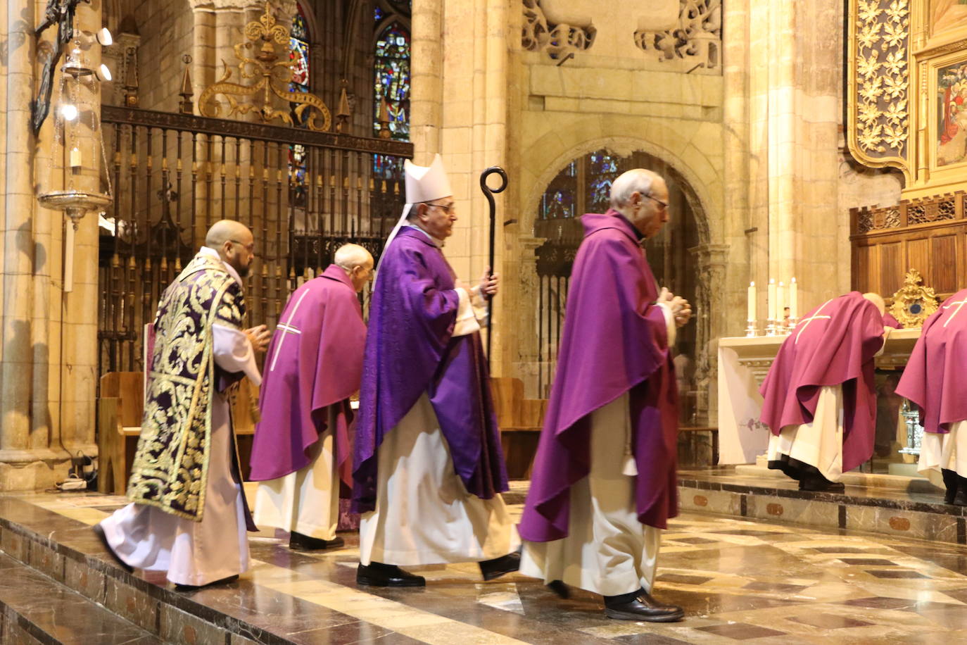 La Catedral acoge el acto central de la Diócesis de León que ha contado con la presencia del obispo Luis Ángel.