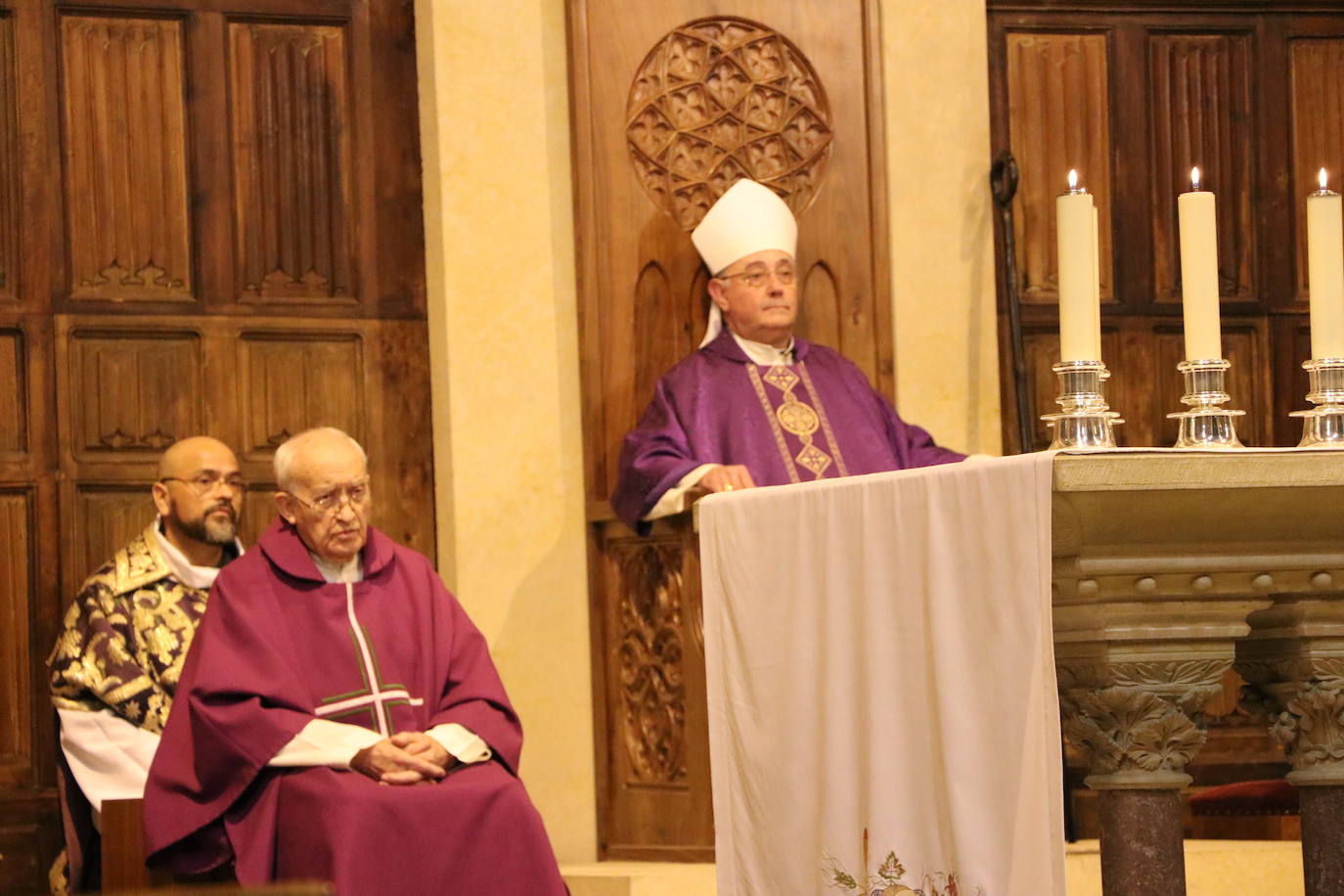 La Catedral acoge el acto central de la Diócesis de León que ha contado con la presencia del obispo Luis Ángel.