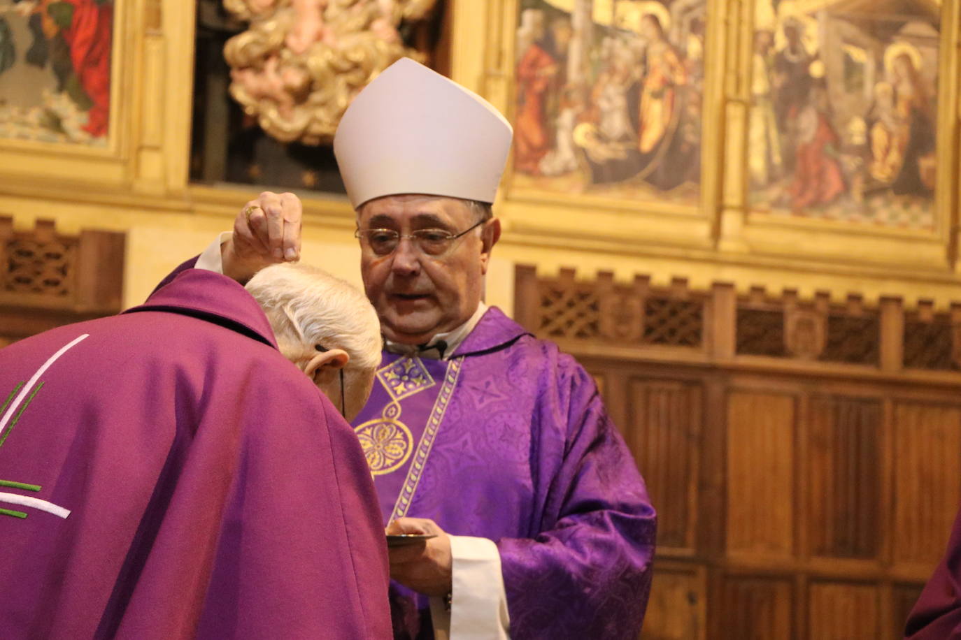 La Catedral acoge el acto central de la Diócesis de León que ha contado con la presencia del obispo Luis Ángel.