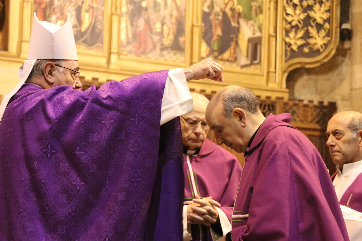 La Catedral acoge el acto central de la Diócesis de León que ha contado con la presencia del obispo Luis Ángel.