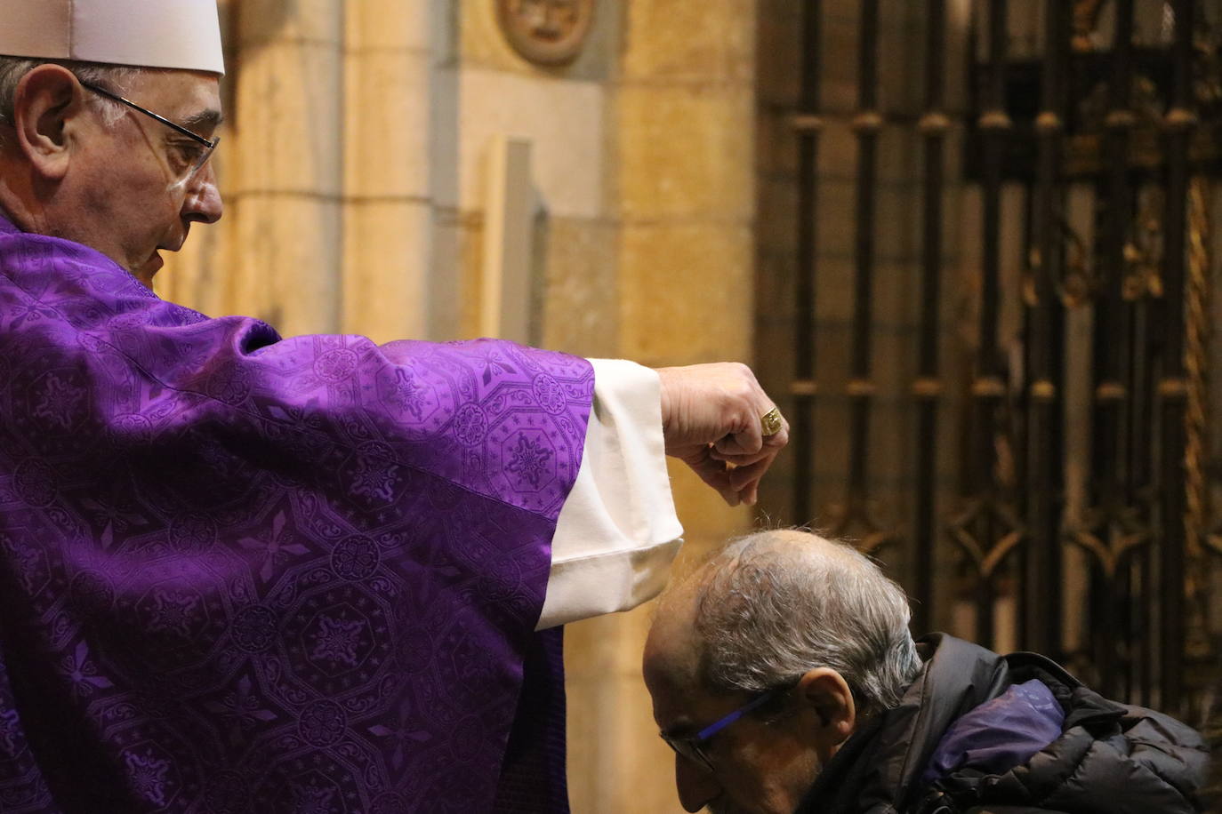 La Catedral acoge el acto central de la Diócesis de León que ha contado con la presencia del obispo Luis Ángel.