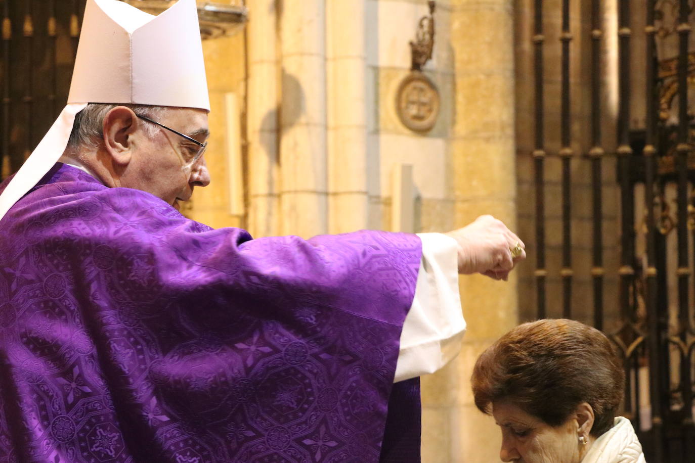 La Catedral acoge el acto central de la Diócesis de León que ha contado con la presencia del obispo Luis Ángel.