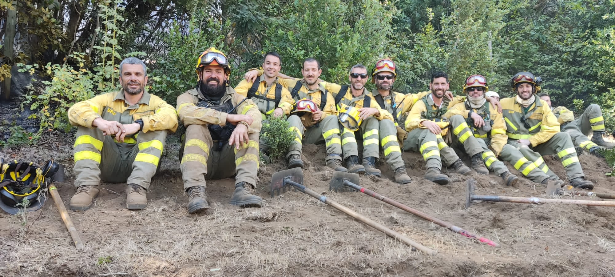 Seis bomberos forestales de la BRIF de Tabuyo partieron hace 12 días para combatir el incendio en Chile. Allí han luchado contra los diferentes focos de un incendio histórico. De regreso a España remarcan la importancia de una experiencia «inolvidable». 