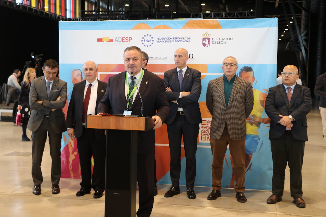 Inauguración del I Congreso Nacional de Deporte y Municipalismo a cargo del secretario de Estado para el Deporte y Presidente del Consejo Superior de Deportes, José Manuel Franco; el presidente del Comité Olímpico Español, Alejandro Blanco; el presidente de la Diputación de León, Eduardo Morán; el alcalde de León, José Antonio Diez; el presidente de la Asociación del Deporte Español, José Hidalgo y el secretario general de la Federación Española de Municipios y Provincias, Carlos Daniel Casares