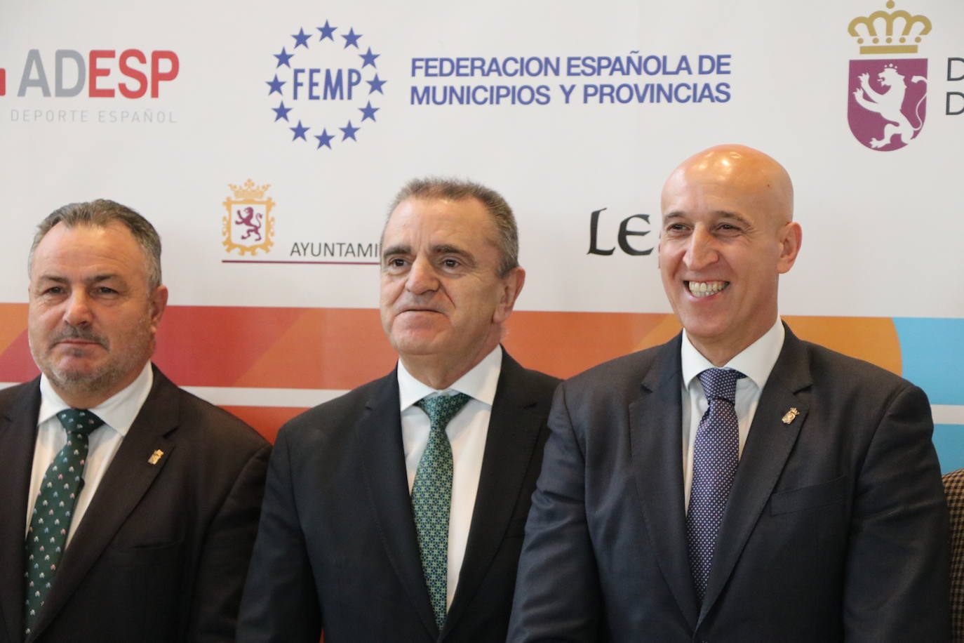 Inauguración del I Congreso Nacional de Deporte y Municipalismo a cargo del secretario de Estado para el Deporte y Presidente del Consejo Superior de Deportes, José Manuel Franco; el presidente del Comité Olímpico Español, Alejandro Blanco; el presidente de la Diputación de León, Eduardo Morán; el alcalde de León, José Antonio Diez; el presidente de la Asociación del Deporte Español, José Hidalgo y el secretario general de la Federación Española de Municipios y Provincias, Carlos Daniel Casares