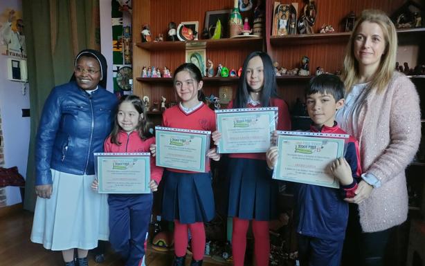 Entrega de los diplomas del concurso.