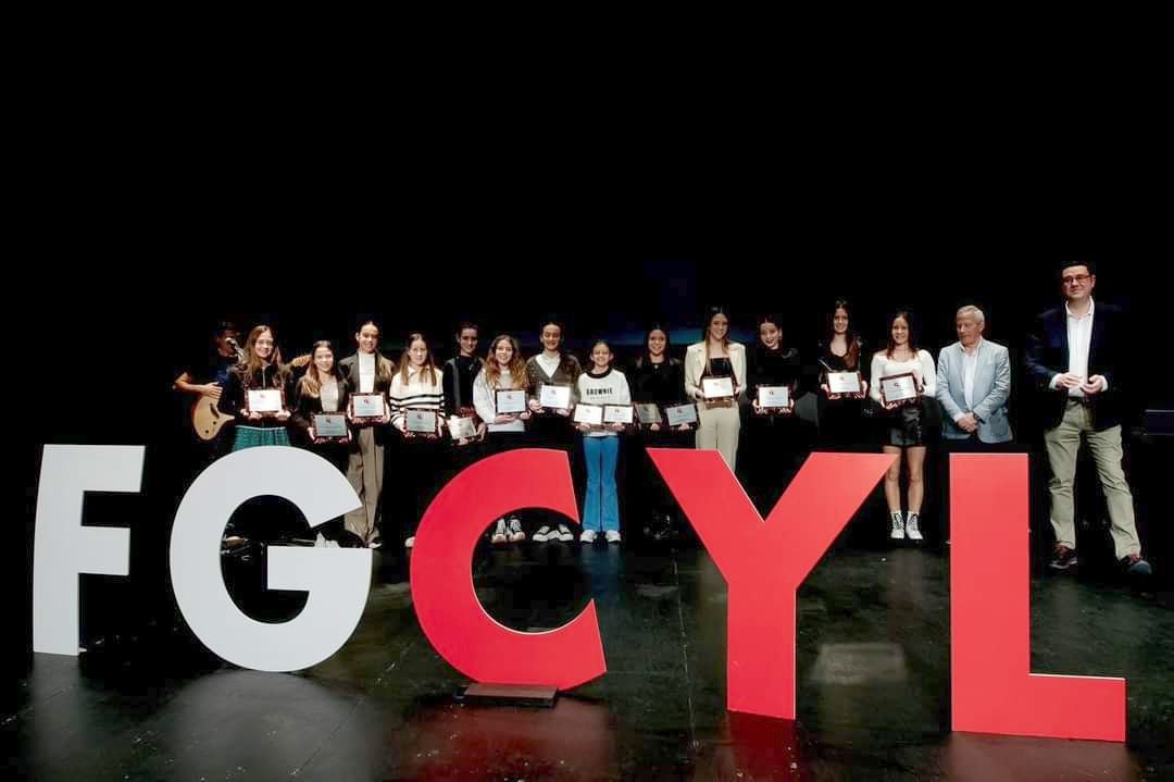 Lluvia de premios para el Ritmo en la Gala de la Federación de Gimnasia y emotivo recuerdo a Itziar Fernández. Laguna de Duero acogió la Gala de la Gimnasia de Castilla y León que distinguió a 15 gimnastas del club leonés y, a título póstumo, a Itziar Fernández.