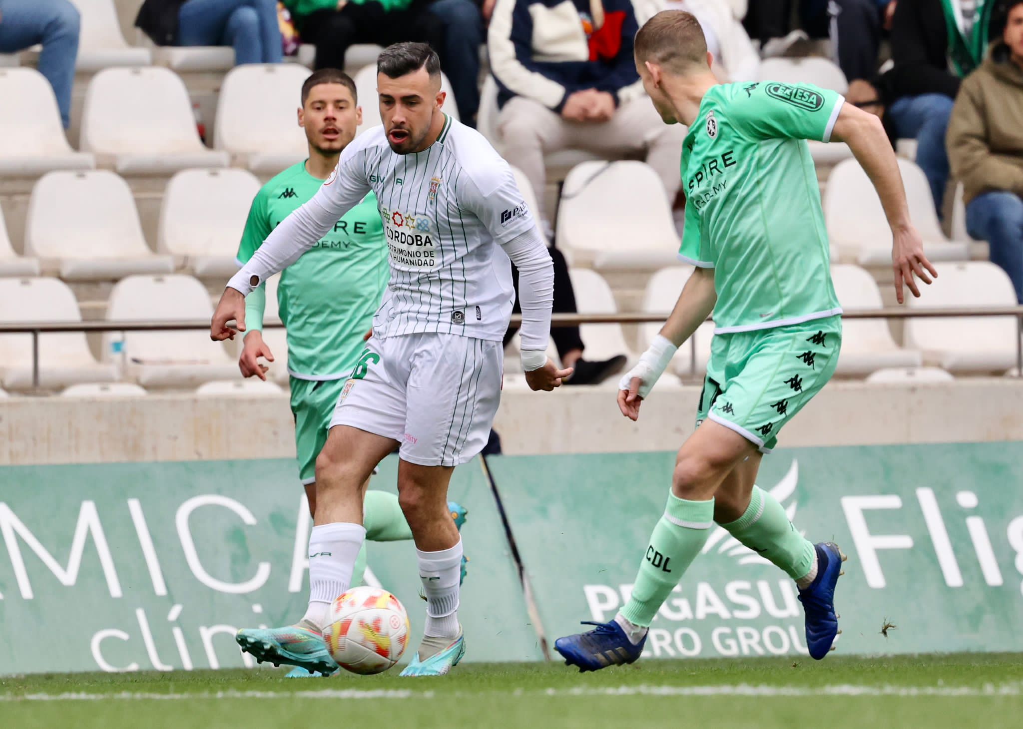 El conjunto leonés cae ante el Córdoba y no levanta cabeza en el inicio de la segunda vuelta