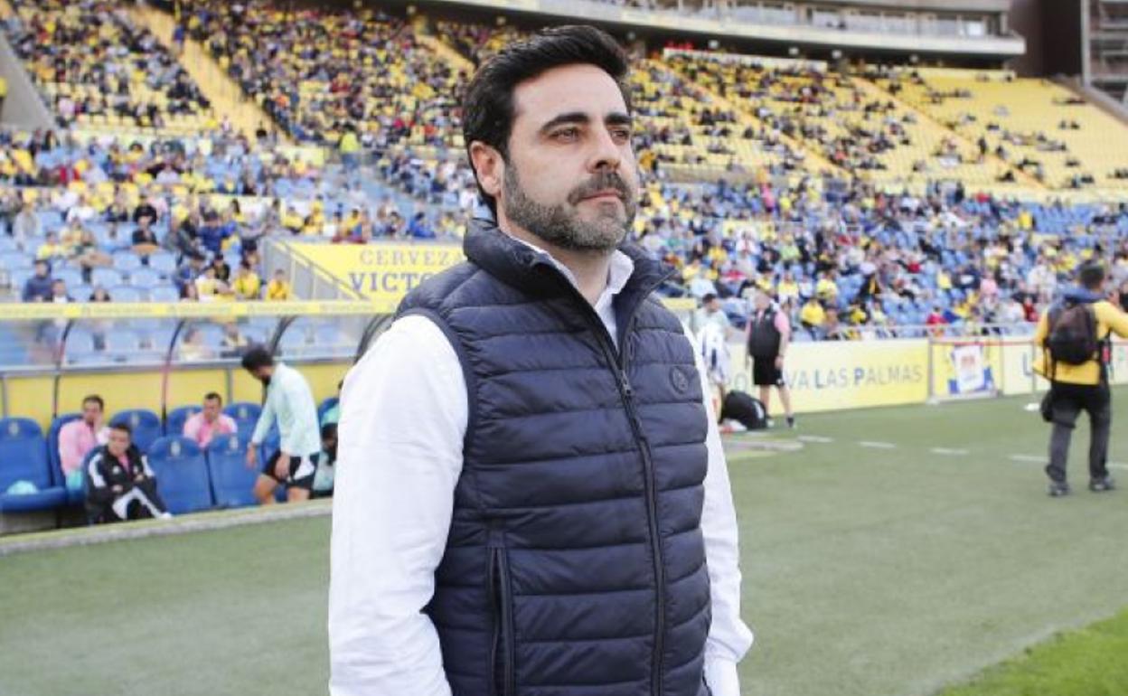 David Gallego, técnico de la Deportiva, en el estadio Gran Canaria.